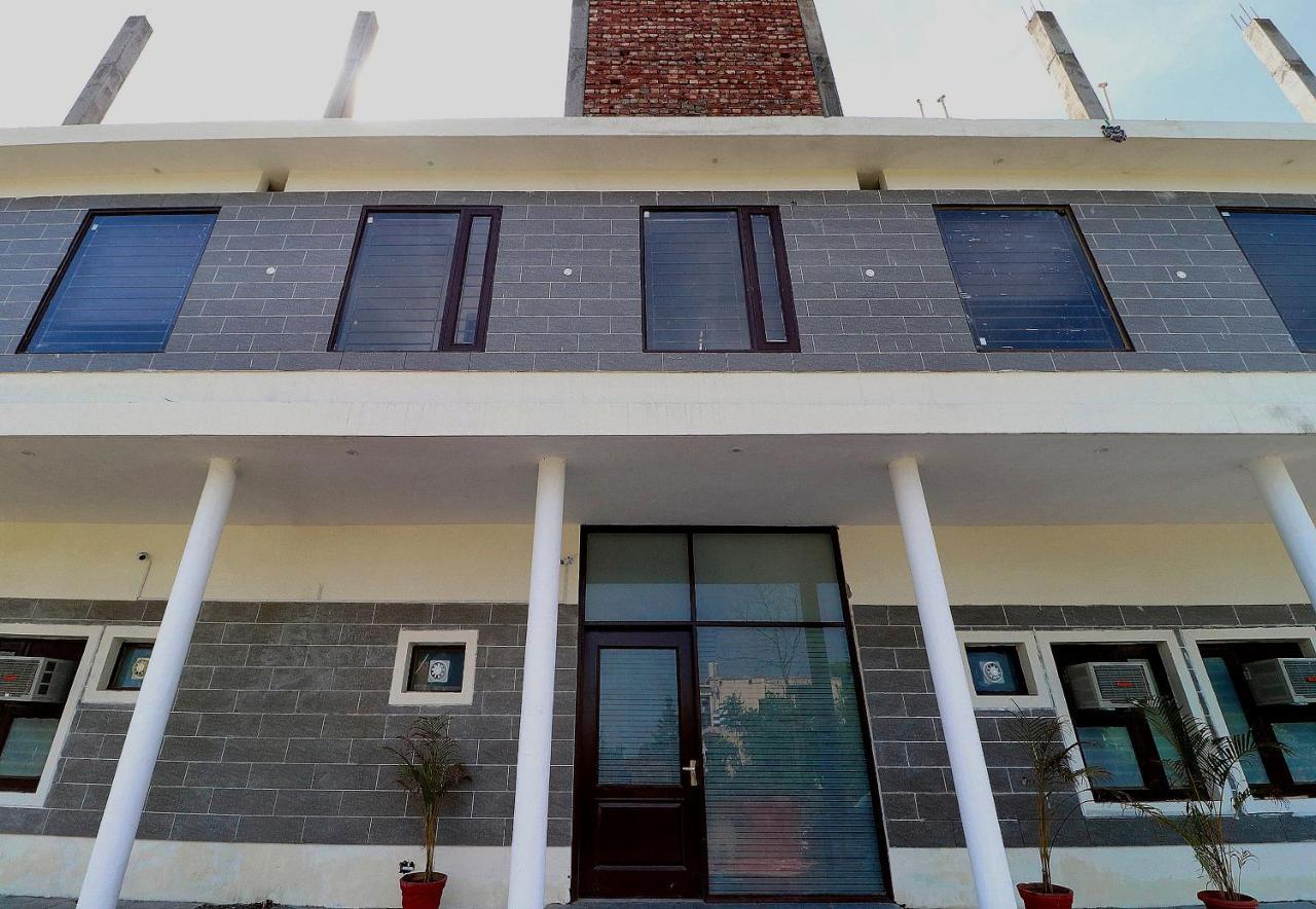Oyo 24122 Hotel Sharnam Kharar Exterior photo